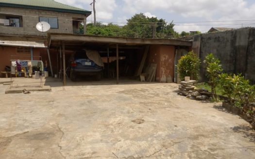 6 BEDROOM BUNGALOW WITH 3 BEDROOM DOMESTIC STAFF QUARTERS FOR SALE IN IKOTUN