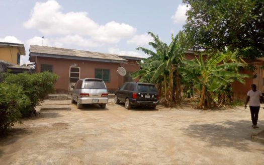 6 BEDROOM BUNGALOW WITH 3 BEDROOM DOMESTIC STAFF QUARTERS FOR SALE IN IKOTUN