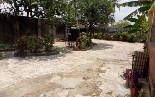 6 BEDROOM BUNGALOW WITH 3 BEDROOM DOMESTIC STAFF QUARTERS FOR SALE IN IKOTUN