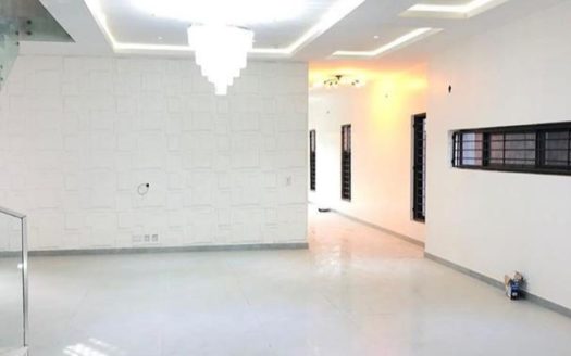 5 bedroom detached duplex, 2 living rooms with BQ