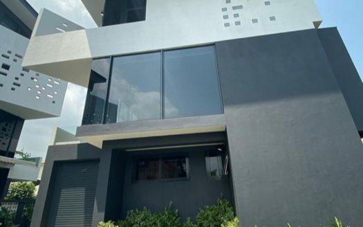 4 bedroom detached duplex with 2 BQ