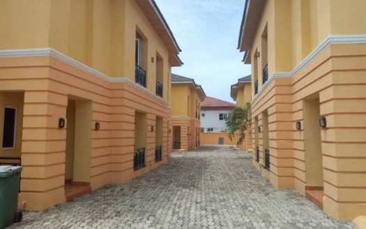 TO LET/ LEASE A SERVICED 8 UNITS OF 3 BEDROOM AT LEKKI PHASE 1