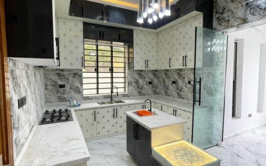 BRAND NEW LUXURY 5 BEDROOM FULLY DETACHED DUPLEX