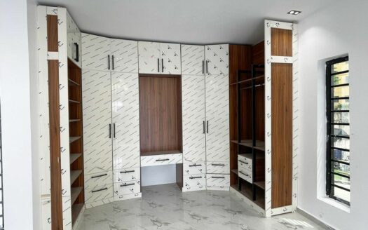 BRAND NEW LUXURY 5 BEDROOM FULLY DETACHED DUPLEX